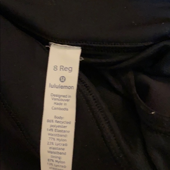 size 8 lululemon speed up shorts 2.5 inch - Picture 4 of 5